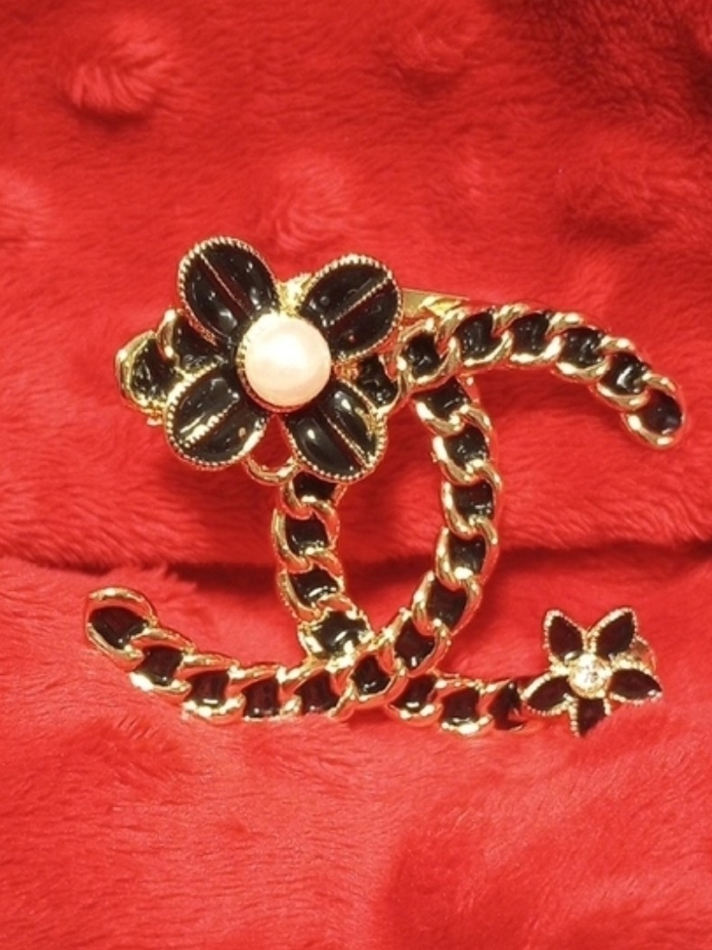 Elegant Black & Gold Floral Brooch w/ Faux Pearl Center $20 NWOT - Picture 2 of 4